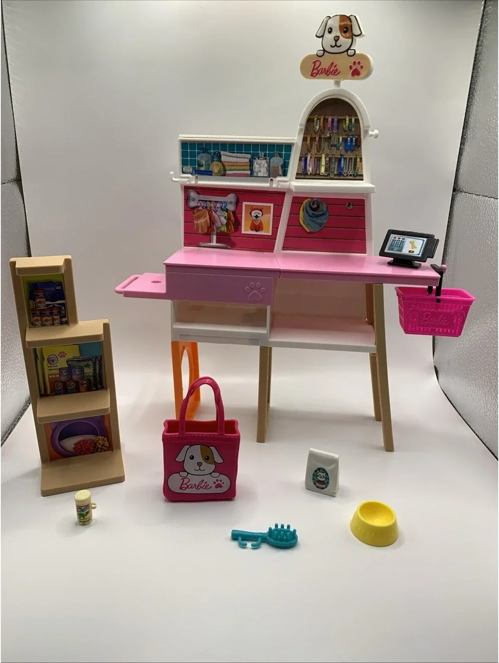 Barbie Pet Boutique Playset 2 Pieces Plus Pet Accessories Dogs Horse Medical Bag